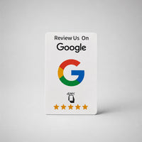 Cara frontal blanca de la tarjeta NFC, con el logo de Google, el símbolo NFC y cinco estrellas